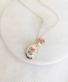 Small Orange Tulip Flower Locket, Vintage Floral Necklace, Gold Layering, Personalised Gift, Flower Girl, Gift for Girl - Etsy Elegant Locket Necklace With Flower Charm As Gift, Elegant Gold Locket Necklace With Flower Charm, Elegant Birth Flower Locket Necklace, Vintage Locket Necklace With Flower Pendant For Gift, Gold Flower-shaped Locket Jewelry, Gifts For Young Women, Locket Vintage, Flower Wrist Tattoos, Orange Tulips