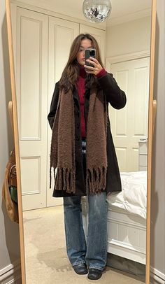 Basics Outfit Winter, Cute Layered Outfits Cold Weather, Winter Theater Outfit, Mba Lifestyle, Theater Outfit Ideas Classy, Really Cold Winter Outfits, Philly Outfits, Theater Outfit Ideas, College Lookbook