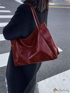 BirdinBag - Chic and Versatile Shoulder Tote: Perfect for Minimalistic Style Chique Outfit, Beg Tangan, Red Tote, Vintage Shoulder Bag, Vintage Bag, Streetwear Fashion Women, Mode Inspo, Shoulder Tote Bag, Retro Stil