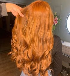 RUIVAS RAPOSAS on Instagram: “@natroots_ 🦊🍊🥕 .•. .•. .•. .•. #ruivo #ruiva #acobreado #hair #acobreado #beleza #beauty #ruivasraposas #redhead #redhair #ginger…” Ginger Hair Blonde Highlights, Highlights Styles, Brown Hair Color Shades, Ash Blonde Hair Colour, Red Hair Don't Care, Ash Blonde Hair, Hair Color Shades, Blonde Hair With Highlights