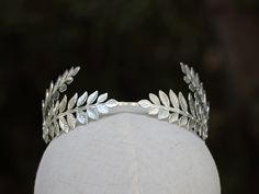 A greek goddess headpiece you can easily placed on your hair and suit varied hair styles. made of silver or 14K gold plated on brass. This gorgeous Grecian crown is perfect for brides, bridesmaids, prom night or any special occasion when you want to feel unique and stylish! Upgrade your day with this gorgeous gold laurel leaf headband and add a special spark to your day. *Could be requested in silver or gold plating* **The shipping arrives between 8-10 days where priority registered mail is avai Greek Goddess Headpiece, Greek Headpiece, Silver Leaf Headpiece, Greek Crown, Boho Bridal Headband, Roman Hair, Upper Arm Cuff Bracelet, Gold Leaf Crown, Boho Bridal Jewelry