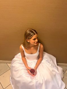 Debutante Dresses Aesthetic, Old Money Ball Gowns, Debutant Ball Aesthetic, Debutante Photoshoot, Debutante Dresses Australia, Deb Ball Dresses White