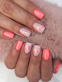 Short coral and marble nail design Uñas Color Coral, Coral Nails With Design, Nails Flowers, Nails Art Designs, Summer Gel Nails, Coral Nails, Dot Nail Art, Trendy Nail Art Designs, Colorful Nails