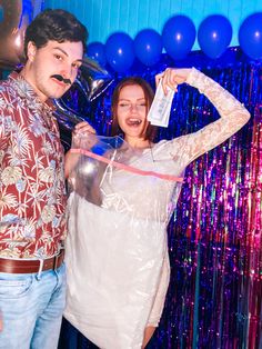 Funny costume Feliz Navidad Christmas Party, Bad Halloween Costumes, Halloween Parejas, Funny Halloween Costume, Couples Halloween Outfits, Mexican Outfit, Funny Costumes, Couples Halloween, Navidad Christmas