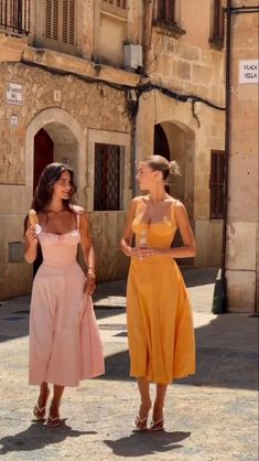 Summer In Spain Outfits, Santorini Outfits, Abroad Outfits, Italian Birthday, Classic Summer Dress, Milan Outfits, Cissy Houston