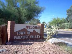 the welcome sign to town of paradise valley