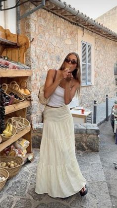 Spain Outfit, Greece Outfit, France Outfits, Look Boho Chic, European Summer Outfits, Skandinavian Fashion, Bandeau Tops, Europe Outfits, Italy Outfits