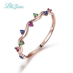 Macroorbe.com 14k Rose Gold Jewelry, Ring Luxury, Modern Jewellery Design, Emerald Wedding Rings, Triangle Ring, Simple Bangle, Emerald Wedding, Geometric Flower, Ruby Jewelry