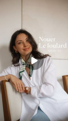 Léa Doctrinal on Instagram: "EFFORTLESS CHIC - Nouer le foulard, épisode 1 🎞️ Le foulard fait partie de mes accessoires FA-VO-RIS car il permet de donner différents styles aux looks les plus basiques ✔️ Et parce que chaque année, à l’arrivée du printemps, vous me demandez comment je noue mes foulards (il y a déjà plusieurs vidéos en ligne sur ce sujet) je me suis dit qu’une petite série de vidéos serait sympa ! N’oubliez pas d’enregistrer la vidéo pour pouvoir reproduire ce noeud & je vous dis à très vite pour l’épisode 2 ! 🧣" Diy Clothes Accessories, Gray Hair Growing Out, Scarf Tying, How To Wear Scarves, Tres Chic, Wardrobe Basics, Effortless Chic, Curvy Fashion