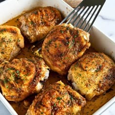 Easy & Quick Baked Chicken Thighs - Yummy and fully Chicken Thigh Recipes Quick, Easy Chicken Thigh Recipes Quick, Italian Style Chicken, Baked Turkey Wings, Cream Cheese Sausage Balls, Tuna Casserole Easy, Comfort Pasta, Curtis Stone, Chicken Tonight