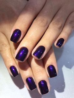 Black Nails With Purple Tips, Nails Dark Purple Design, Dark Violet Nails Designs, Dark Purple Nails Short, Elegant Purple Nails, Dark Purple Chrome Nails, Purple Metallic Nails, Purple Chrome Nails