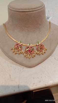 Naan Necklace Designs, Attigai Necklace Designs, Small Choker Necklace Indian, Nanu Designs Gold, Temple Jewellery Earrings, Choker Necklace Designs, Gold Bead Earrings