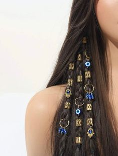 Those hair ring is light weight and stunning as much as in the pictures. Hair Assesories Style, Gold Hair Jewelry, Beads Hair Accessories, Hair Jewelry For Braids, Hair Braid Rings, Hair Charms, Hair Cuffs, Dreadlock Beads, Estilo Hippy