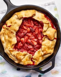 a strawberry pie in a cast iron skillet