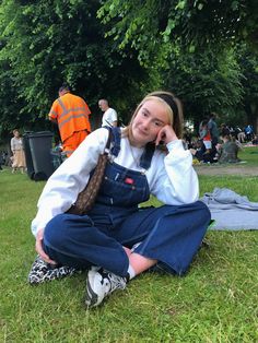 Outfit Camping, Denim Jumpsuit Outfit, Graphic Tee Fits, Asthetic Picture, Outfits Vintage, Jumpsuit Outfit