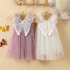 A lovely butterfly fairy dress for your little princess! It has a very beautiful butterfly application on the back of the dress for a fairytale look your little girl is going to adore. Butterfly Wing Dress, Winged Girl, Baby Girl Princess Dresses, Whimsical Dress, Wings Dress, Girls Tulle Dress, Princess Flower Girl Dresses, Princess Flower, Angel Costume