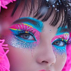 Rainbow Glitter Makeup, Glitter Fantasy Makeup, Artistic Makeup Ideas, Neon Makeup Looks, Glitter Artistic Makeup, Makeup Sparkle, Facial Glitter Festival, Makeup Carnaval, Full Face Rainbow Makeup