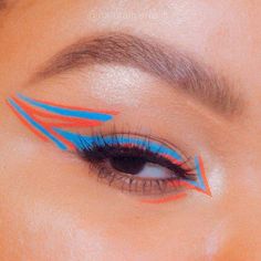 Colorful Graphic Eyeliner, Editorial Eyeliner, Makeup Eyeliner Tutorial, Eyeliner Creative, Graphic Eyeliner Makeup, Zombie Makeup Tutorials, Makeup Zombie, Makeup Editorial, Mekap Mata