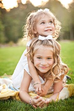 . Sisters Photography Poses, Composition Photo, Family Photoshoot Poses, Summer Family Photos