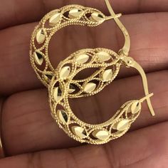 Impeccable And Finely Made 10kt Yellow Gold Hoops 10kt Real Gold. Not Plated. Not Filled. Length: 0.90” Api21275 Comes With Gift Box *All Items Are Certified 100% Real Gold And Stamped In Accordance To Its Karat. You Can Have It Check With Your Local Pawnshop To Have It Tested. Arab Gold, Filigree Hoop Earrings, Hoops Earrings, Gold Filigree, Gold Hoops, Gold Yellow, Real Gold, Christmas Ideas, Gold Earrings