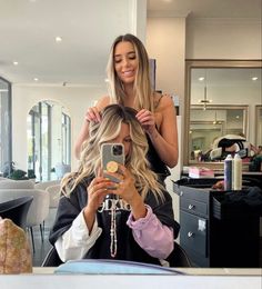 #salon #selfie #hairselfie#hairsalon Aesthetic Hairdresser Salon, Hair Dressers Aesthetic, Hair Salon Mirror Selfie, Salon Party Ideas, Hair Salon Selfie, Hairstyling Aesthetic, Cosmatolagist Aesthetic, Hair Stylist Aesthetics, Hairdresser Portrait