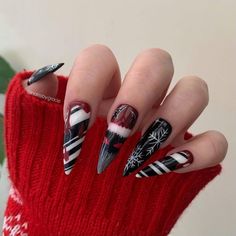 Spooky Cute Nails, Gothic Christmas Nails, Christmas Nails Design, Horror Nails, Nails Design Ideas, Gothic Christmas, Witchy Nails, Velvet Nails, Lace Nails