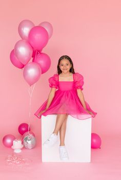 Barbie Birthday Shoot Ideas, Double Digit Photo Shoot, 10 Birthday Picture Ideas, Pink Backdrop Birthday Photoshoot, 8 Year Birthday Photoshoot, Barbie Theme Photoshoot Ideas, Toddler Barbie Photoshoot, Birthday Photoshoot Barbie, Hello Kitty Photoshoot Ideas