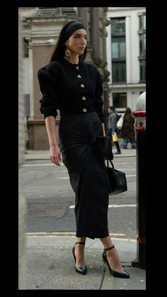 Consumer Profile, Chic Style Outfits, Black Outfits, Inspo Outfit, Work Style, Fashion Victim, Church Outfits, All Black Outfit