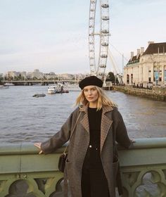 Janessa Leoné | The Renee Baret Outfit, Sightseeing Outfit, Winter Travel Outfit, London Aesthetic, London Outfit, Dress Aesthetic, Skateboarder, Autumn Outfits