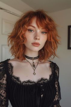 #momcut #couleurcheveux2024 #fishtailbraid #κούρεμαbob #blackhairwithblondemoneypiece Ginger Hair Short, Plus Size Hair, Hair Haircuts, Short Bob Haircuts, Modern Hairstyles, Hair Inspo Color, Trendy Short Hair Styles, Ginger Hair, Cool Haircuts