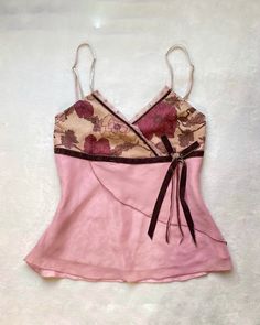 Pink tank top with brown bow and floral print Pink Fitted Cottagecore Top, Pink Lace Top Y2k, Pink Floral Print Y2k Tops, Cute Y2k Outfits, Pink Y2k Camisole Top, Coquette Tops Depop, Y2k Clothing, Y2k Outfits, Just Style