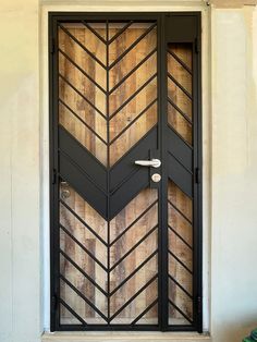 a black door with an arrow design on the front and side panels is shown in this photo