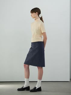 Composition : Cotton 100%Country of Origin : KOREA Knee Length Skirt Outfit, Japanese Fashion Winter, Knee Length Skirts Outfits, Corduroy Midi Skirt, Midi Skirt Blue, Japanese Street Fashion, Corduroy Skirt, Fashion Winter, Knee Length Skirt