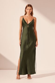 Plunged slip tie maxi dress in a LENZING ™ ECOVERO ™ Viscose with a luxurious matte finish. Olive Green Bridesmaid Dresses, Green Dress Outfit, Dark Green Bridesmaid Dress, Tan Wedding, Joy Dress, Fall Bridesmaid Dresses, Tie Maxi Dress, Olive Green Dresses, Green Dresses