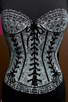 Beautiful Corsets Black And White Corset, Mode Steampunk, Corset Fashion, White Corset, Pretty Lingerie, Black Corset