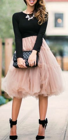 Love this blush color and black sweater paired together. Blush Tulle Skirt, Shower Outfits, Fest Outfits, Chique Outfits, Guest Attire