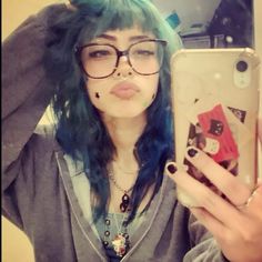 Selfie Ideas With Glasses, Blue Hair Pfp, Emo Woman, Scene Haircuts, Emo Scene Hair, Alt Girls, Pretty Hair Color, Dye My Hair, Jairzinho