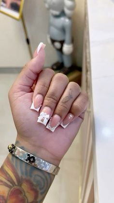 Friendship Nails, White Nail Ideas, Nail Cam, Bow Nail Designs, Bow Nails, Bow Nail, Girly Acrylic, Acrylic Toe Nails, Hard Nails