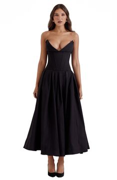 A sculpted bodice provides a perfect contrast to the voluminous pleated skirt of this scene-stealing strapless dress. Exclusive retailer 47 1/2" length Hidden back-zip closure Deep V-neck Strapless Side-seam pockets Lined 100% polyester with 65% cotton, 32% nylon, 3% elastane contrast
 Dry clean Imported Black Strapless Midi Dress, Seductive Dress, Formal Wear Dresses, Prom Dress Stores, Club Party Dresses, Looks Party, Elegant Maxi Dress, Maxi Dress Prom, Strapless Midi Dress