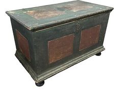 an old wooden box sitting on wheels