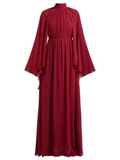 Red Abaya, Simple Long Dress, Georgette Gown, Modest Fashion Hijab, Loose Dresses, Modesty Fashion, Muslim Fashion Dress, Everyday Fashion Outfits, Princesa Diana