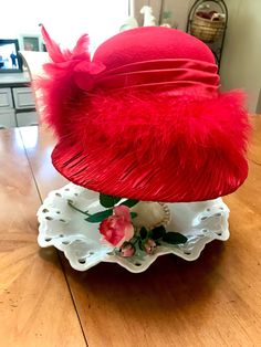 Beautiful Retro red wool hat with feathers, in good condition and beautifully made for the Red Society women's club. Good for your next meeting! Luxury Red Costume Hats And Headpieces For Party, Winter Formal Red Hat, Red Formal Hat For Winter, Red Fedora Felt Hat For Party, Red Wide Brim Felt Hat For Formal Occasions, Classic Red Hats For Party, Red Formal Winter Hat, Red Brimmed Felt Hat For Formal Occasions, Red Wide Brim Mini Hat For Winter