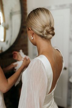 Classy Bun Wedding Hair, Wedding Hairstyles Chignon, Sleek Bun Bridesmaid Hair, Blonde Bun Wedding Hair, Low Bun With Shoulder Length Hair, Timeless Wedding Hair Short, Clean Bride Hairstyles, Simple Elegant Wedding Updo, Wedding Hair Slick Back Bun Updo