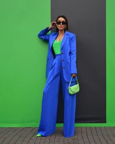 Minimal Streetwear, Colour Combinations Fashion, Color Combos Outfit, Color Combinations For Clothes, Wearing All Black, Mommy Style, Suit Style, Colourful Outfits