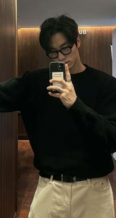 Men With Soft Features, Asian Formal Outfit Men, Asian Men With Glasses, Asian Men Glasses, Men With Glasses Aesthetic, Asian Man Aesthetic, Asian Men Aesthetic, Handsome Korean Men