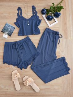 Azul  Collar sin mangas  Liso Conjunto Pantalón,Conjunto de Pantalones Cortos Embellished Elástico Alto Todo Short Night Dress, Sleepwear Women Pajamas, Lace Trim Cami Top, Couple Pajamas, Tie Waist Shorts, Women Pajamas, Lace Trim Cami, Cute Lazy Outfits