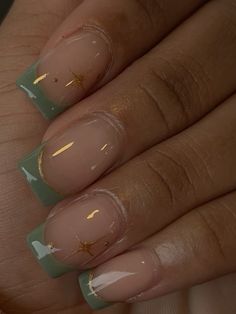 #nailart #frenchtipnails #greenandgold #simplenailart #cutenails Square Acrylic Nails Green Design, Regular Nails Design, Nail Inspo For Emerald Green Dress, Short Acrylic Nails Green And Gold, Biab Nails Tips, Gold N Green Nails, Green French Tip Design Nails, Green Gold French Nails