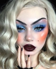 Simple Artsy Makeup, Themed Makeup Looks, Colorful Goth Makeup, Trippy Makeup, Wonderland Makeup, Halloween Makeup Inspiration, Queen Makeup, Cool Makeup Looks