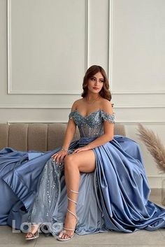 Trumpet Evening Dress, Two Piece Evening Dresses, Split Prom Dresses, Classy Prom, Luxurious Dresses, Classy Prom Dresses, Prom Dress Inspiration, Foto Poses, Pretty Prom Dresses