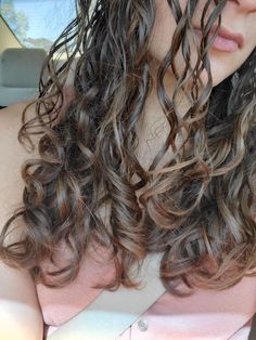 Ondulado 2c, Ringlets Hair, Define Curly Hair, Noodle Hair, Perfect Wavy Hair, Wavy Hair Care, Curly Hair Care Routine, Frizzy Curly Hair, Wavy Curly Hair